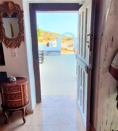 Lakena Traditional House * Menetaí
