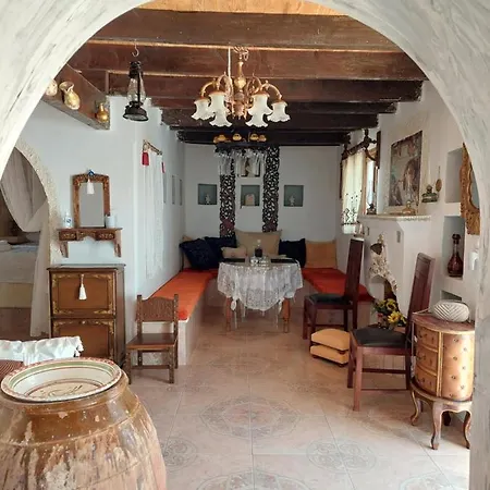 Сasa de vacaciones Lakena Traditional House Menetaí