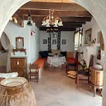 Case de vacanță Lakena Traditional House Menetaí
