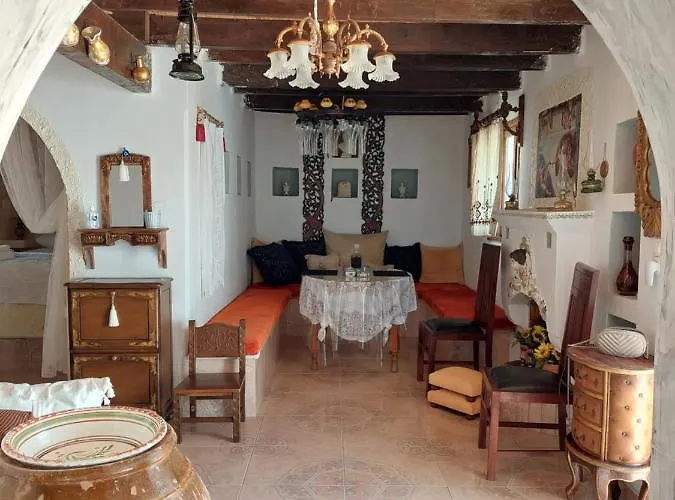 בית נופש Lakena Traditional House Menetaí